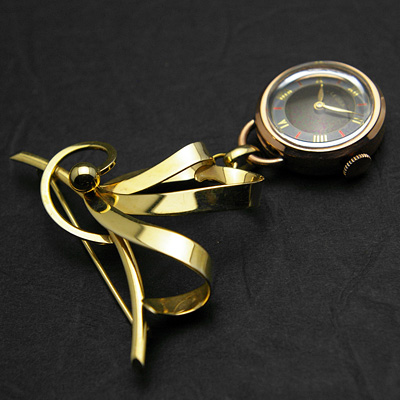 レオラ ブローチウオッチ 10Kピンクゴールド 飛びローマ数字インデックス ツートーン文字盤 美品