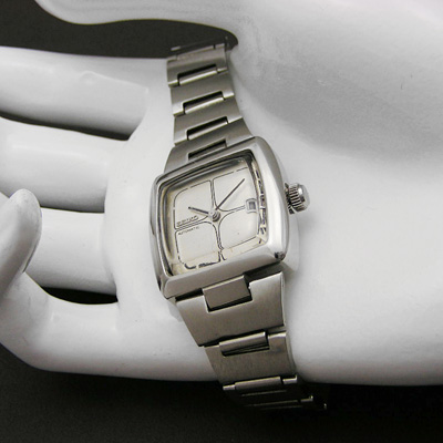 セイコー スクエアケース 70年代デザイン シルバー文字盤 自動巻 レディースウオッチ