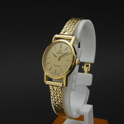 オメガ ジュネーブ レディースウオッチ ゴールド文字盤 オーバルシェイプ