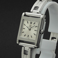 オメガ スクエアケース シルバー文字盤 未使用品 レディースウオッチ 分解掃除済み