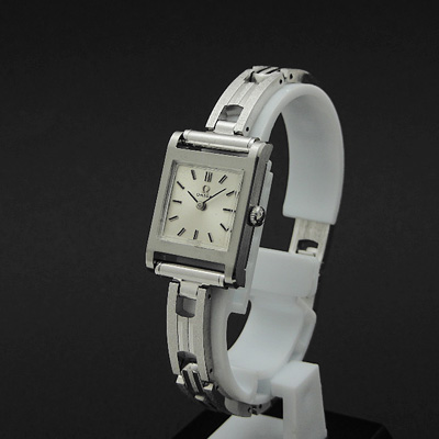 オメガ スクエアケース シルバー文字盤 未使用品 レディースウオッチ 分解掃除済み