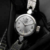 オメガ 手巻き シルバー文字盤 3・6・9・12インデックス アンティーク レディースウオッチ