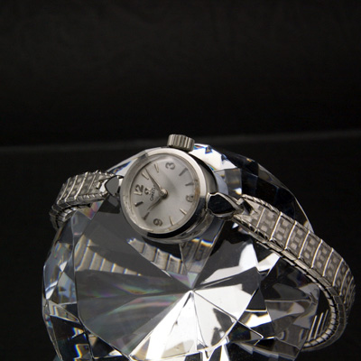 オメガ 手巻き シルバー文字盤 3・6・9・12インデックス アンティーク レディースウオッチ