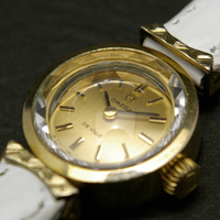 オメガ デ・ビル ゴールド文字盤 プリズム風防＆ホワイトベルト仕様 レディースウオッチ 分解掃除済み