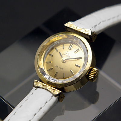 オメガ デ・ビル ゴールド文字盤 プリズム風防＆ホワイトベルト仕様 レディースウオッチ 分解掃除済み