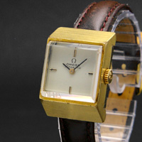 オメガ レディースウオッチ 白文字盤 スクエアフェイス ヴィンテージ 立体ケース