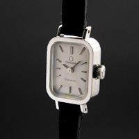 オメガ レディースアンティークウオッチ レクタングル シルバー文字盤 スエード調ベルト