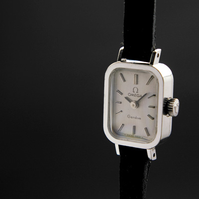 オメガ レディースアンティークウオッチ レクタングル シルバー文字盤 スエード調ベルト