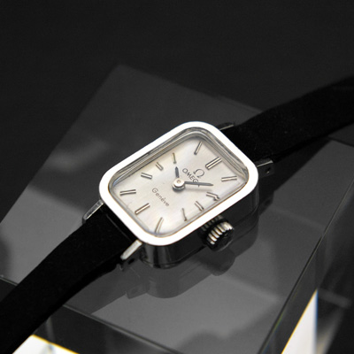 オメガ レディースアンティークウオッチ レクタングル シルバー文字盤 スエード調ベルト 02