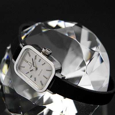 オメガ レディースアンティークウオッチ レクタングル シルバー文字盤 スエード調ベルト 03