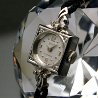 グリュエン レディースアンティークウオッチ ダイヤ装飾 ホワイトゴールドスクエアケース