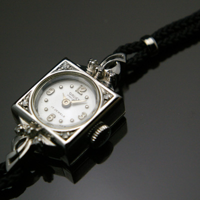 グリュエン レディースアンティークウオッチ ダイヤ装飾 ホワイトゴールドスクエアケース 02