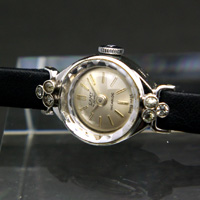 キャミー レディースアンティークウオッチ シルバーダイアル 銀色で華奢なケース 宝飾腕時計 箱付き