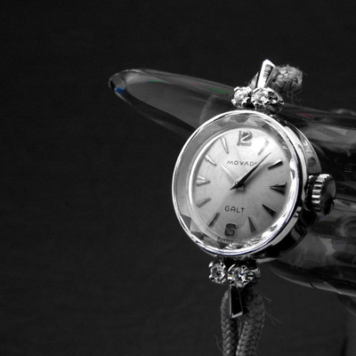 モバード ギャルト ダイヤ装飾 14KWG 楔形インデックス プリズム風防 レディースアンティークウオッチ