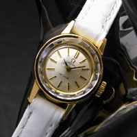 オメガ デ・ビル ペールゴールドダイアル プリズム風防 レディースアンティークウオッチ ホワイトベルト