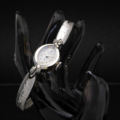 ハミルトン アーモンドシェイプホワイトゴールドケース ダイヤ装飾 レディースアンティークウオッチ