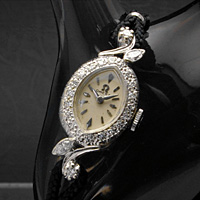 オメガ アーモンドフェイス 14KWG ダイヤ取り巻き レディースアンティークウオッチ 分解掃除済み