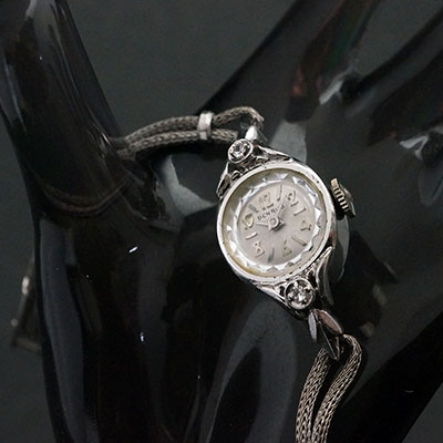 ベンラス ２ポイントダイヤ装飾 偶数字アラビックインデックス レディースアンティークウオッチ