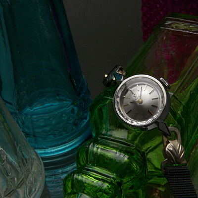 オメガ レディースアンティークウオッチ シルバーダイアル＆ゴールドインデックス プリズム風防