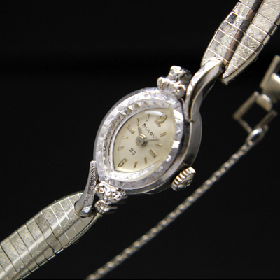 ブローバ ダイヤ装飾 10RPG アーモンドフェイス アンティーク 手巻き レディースウオッチ