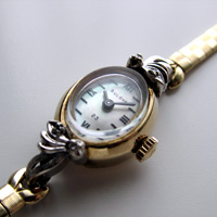 ブローバ ダイヤ装飾 10KRPG シェル文字盤 アンティーク 手巻き レディースウオッチ 市松ブレスレット