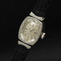 オメガ デ・ビル トノーケース シルバーダイアル ブラック＆ホワイトベルト レディースアンティークウオッチ