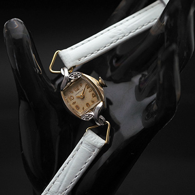 キャラベル トノー型フェース コンビ 手巻き アンティークレディースウオッチ