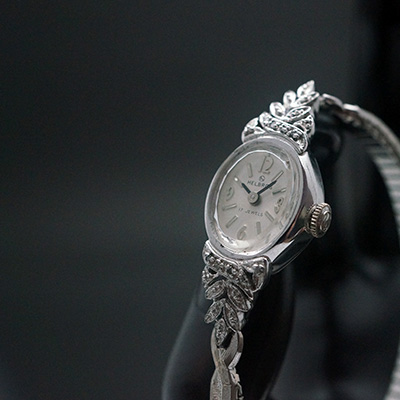 ヘルブロス 石装飾 レディースアンティークウオッチ