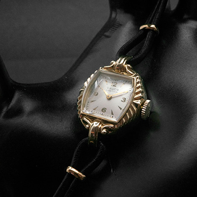 グリュエン トノー型シルバーダイアル レディースアンティークウオッチ デッドストック