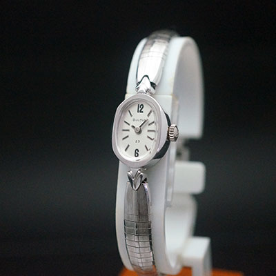 ブローバ オーバルフェイス 手巻き レディースウオッチ アンティーク 良品