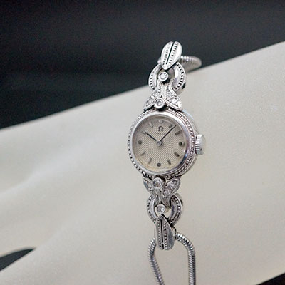 オメガ プラチナケース 石装飾 手巻き レディース アンティークウオッチ